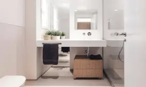 Cajonera de madera con ruedas, ideal para ideas para debajo del lavabo. Almacenamiento práctico y estético.