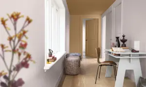 Un espacio acogedor con paredes pintadas en tonos cálidos, ideal para pintar la pared de la cocina y crear un ambiente moderno.
