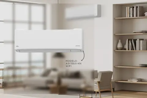 Un moderno aire acondicionado en la cocina, modelo ASY35UI-KN con WiFi, mantiene el ambiente fresco.