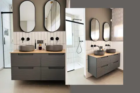 Moderno baño con doble lavabo y ducha. Consulta el precio reforma baño pequeño para un diseño similar.
